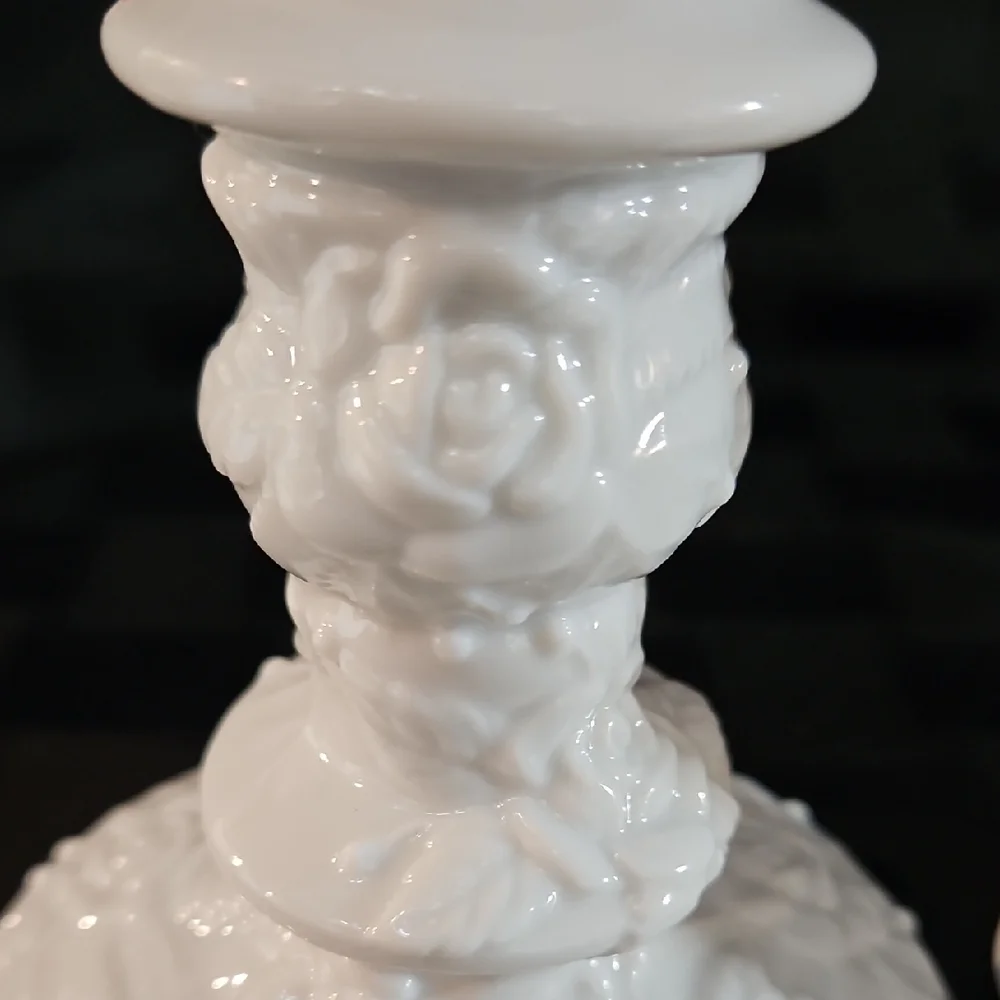Elegant Porcelain Ceramic Decorative Bud Vase/Candle Holder, Epergne